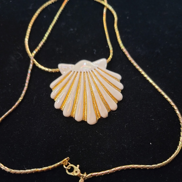 Vintage Monet Shell Necklace - Picture 2 of 5